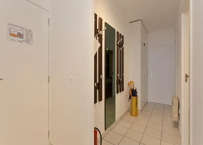 In Near Belgium Pier 아파트 *